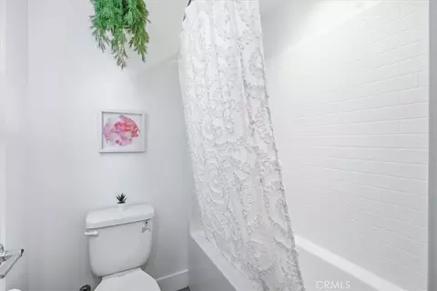 Bath - 142 Allusion, Irvine, CA 92618 photo 3 of 5