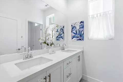 Bath - 142 Allusion, Irvine, CA 92618 photo 2 of 5
