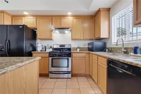 Kitchen - 2542 E Madison St, Carson, CA 90810 photo 4 of 4