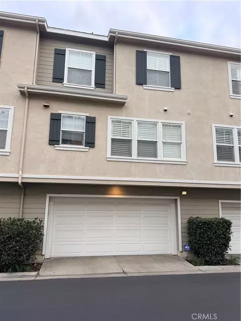 6227 Pacific Pointe, Huntington Beach, CA 92648
