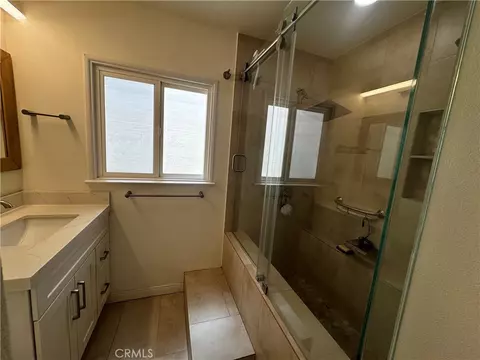 Bath - 446 N Park Ln, Orange, CA 92867 photo 3 of 3