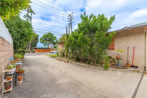 Exterior - 218 E 16th E, Costa Mesa, CA 92627 photo 6 of 19