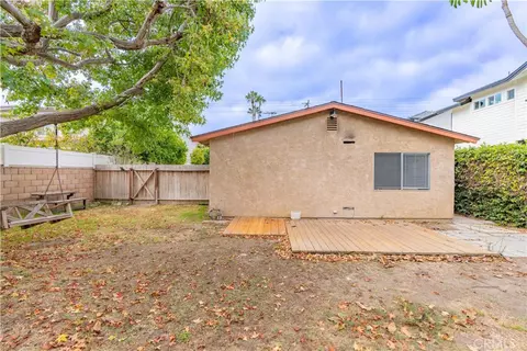 Exterior - 218 E 16th E, Costa Mesa, CA 92627 photo 14 of 19