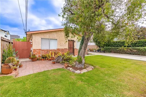 Exterior - 218 E 16th E, Costa Mesa, CA 92627 photo 3 of 19