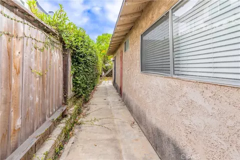 Exterior - 218 E 16th E, Costa Mesa, CA 92627 photo 17 of 19