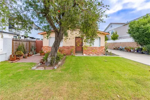 Exterior - 218 E 16th E, Costa Mesa, CA 92627 photo 4 of 19