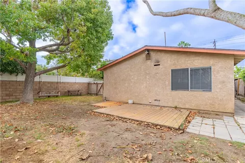 Exterior - 218 E 16th E, Costa Mesa, CA 92627 photo 15 of 19