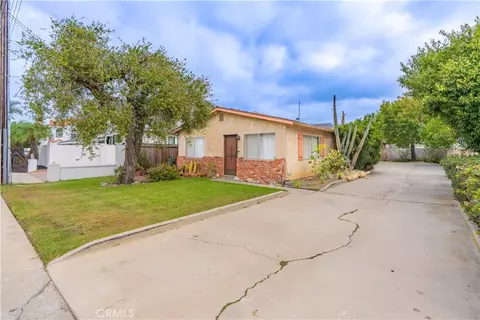 Exterior - 218 E 16th E, Costa Mesa, CA 92627 photo 5 of 19