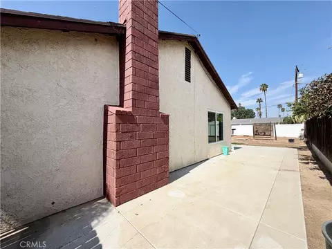 Exterior - 1885 Illinois Ave, Riverside, CA 92507 photo 3 of 9
