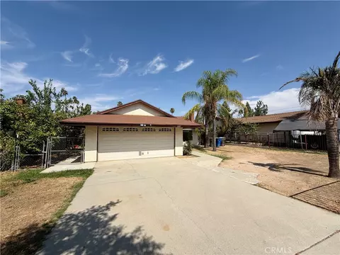 Exterior - 1885 Illinois Ave, Riverside, CA 92507 photo 8 of 9