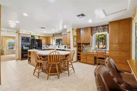 Kitchen - 33540 Highway 58, Buttonwillow, CA 93206 photo 2 of 4