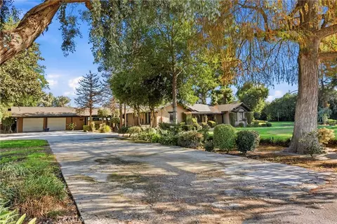 Exterior - 33540 Highway 58, Buttonwillow, CA 93206 photo 3 of 12