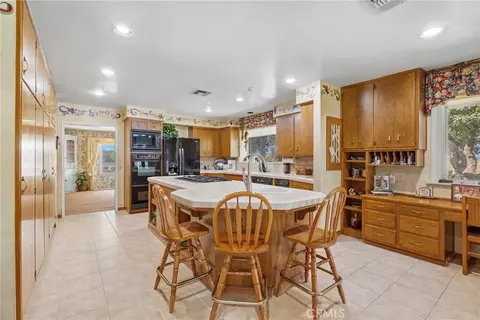 Kitchen - 33540 Highway 58, Buttonwillow, CA 93206 photo 3 of 4