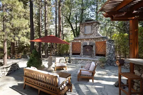 Exterior - 42388 Switzerland Dr, Big Bear Lake, CA 92315 photo 16 of 43