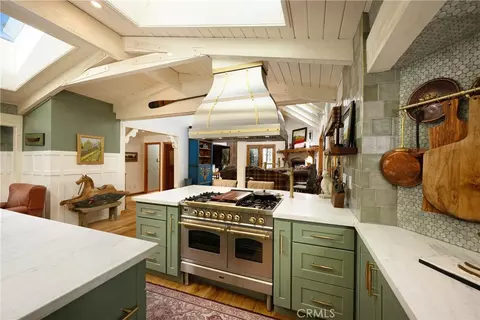 Kitchen - 42388 Switzerland Dr, Big Bear Lake, CA 92315 photo 4 of 5