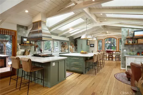 Kitchen - 42388 Switzerland Dr, Big Bear Lake, CA 92315 photo 2 of 5