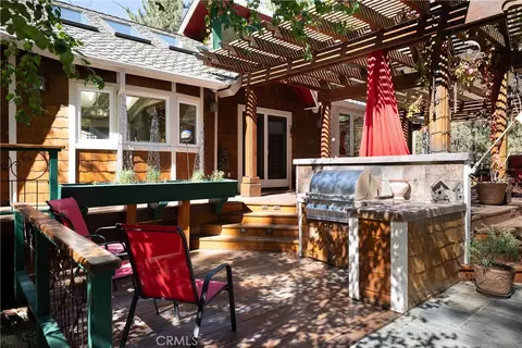 Exterior - 42388 Switzerland Dr, Big Bear Lake, CA 92315 photo 11 of 43