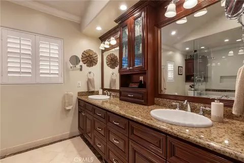 Bath - 10066 Sideview Dr, Downey, CA 90240 photo 3 of 4