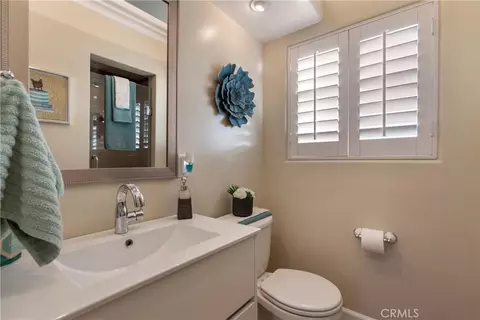 Bath - 10066 Sideview Dr, Downey, CA 90240 photo 1 of 4