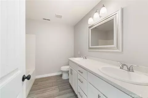 Bath - 7375 Mcclellan Ct, Fontana, CA 92336 photo 3 of 3