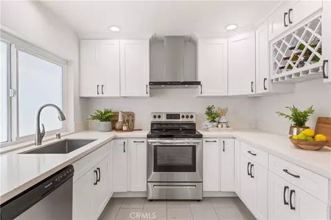 Kitchen - 471 E Yale, Irvine, CA 92614 photo 1 of 3