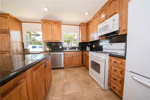 Kitchen - 14621 Davis St, Westminster, CA 92683 photo 6 of 7