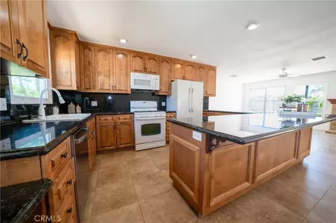 Kitchen - 14621 Davis St, Westminster, CA 92683 photo 5 of 7