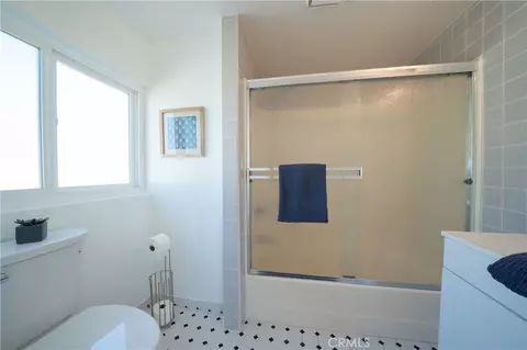 Bath - 14621 Davis St, Westminster, CA 92683 photo 3 of 7