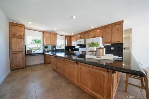 Kitchen - 14621 Davis St, Westminster, CA 92683 photo 3 of 7
