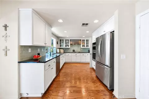 Kitchen - 44020 Sheldon Ct, Temecula, CA 92592 photo 4 of 5