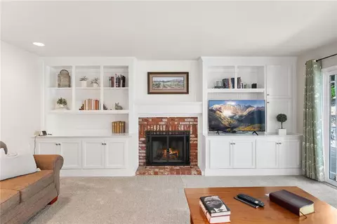 Living - 44020 Sheldon Ct, Temecula, CA 92592 photo 5 of 6