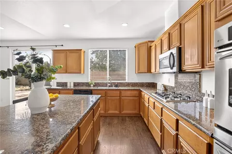 Kitchen - 33629 Pebble Brook Cir, Temecula, CA 92592 photo 2 of 4