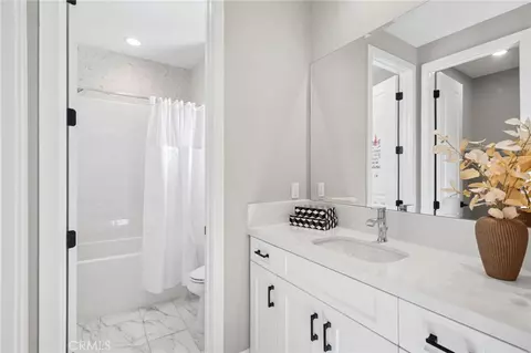 Bath - 181 Keeper, Irvine, CA 92618 photo 6 of 6