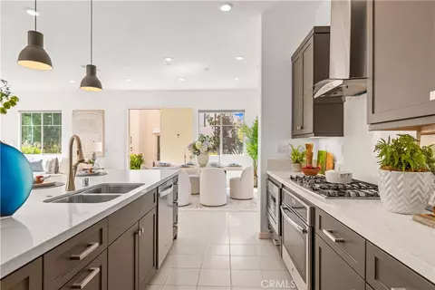 Kitchen - 129 Terrapin, Irvine, CA 92618 photo 7 of 8