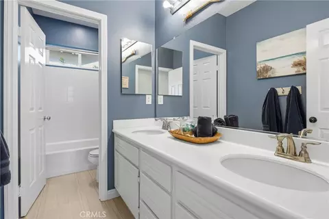 Bath - 8 Sutherland Dr, Ladera Ranch, CA 92694 photo 4 of 6