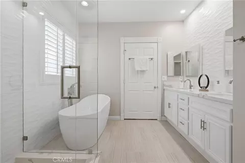 Bath - 8 Sutherland Dr, Ladera Ranch, CA 92694 photo 3 of 6