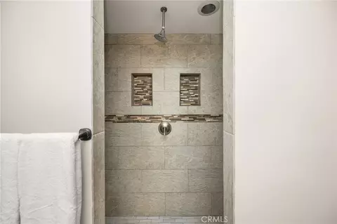 Bath - 2152 N Greenbrier Rd, Long Beach, CA 90815 photo 4 of 7