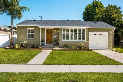 Exterior - 2152 N Greenbrier Rd, Long Beach, CA 90815 photo 2 of 9