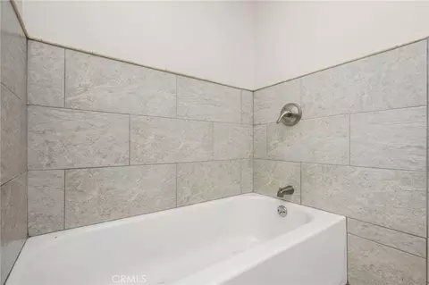 Bath - 2152 N Greenbrier Rd, Long Beach, CA 90815 photo 5 of 7
