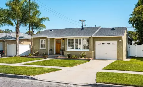 Exterior - 2152 N Greenbrier Rd, Long Beach, CA 90815 photo 9 of 9
