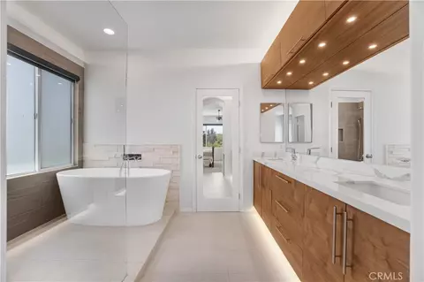 Bath - 2588 Thorman, Tustin, CA 92782 photo 2 of 7