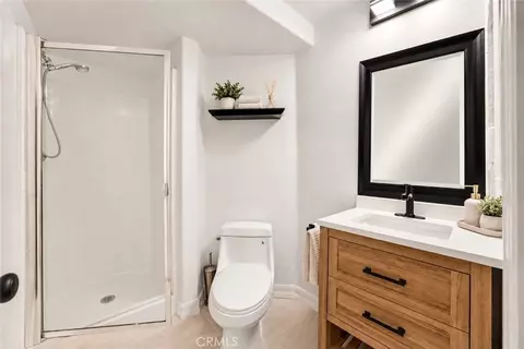 Bath - 2588 Thorman, Tustin, CA 92782 photo 1 of 8