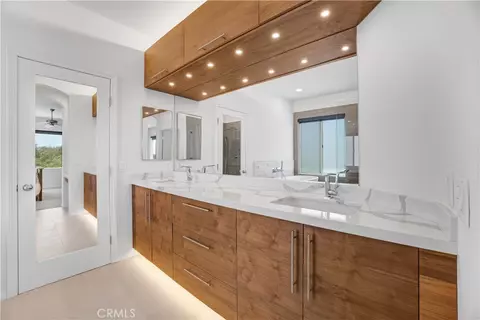 Bath - 2588 Thorman, Tustin, CA 92782 photo 3 of 7