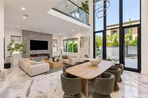 61 Iluna, Irvine, CA 92618