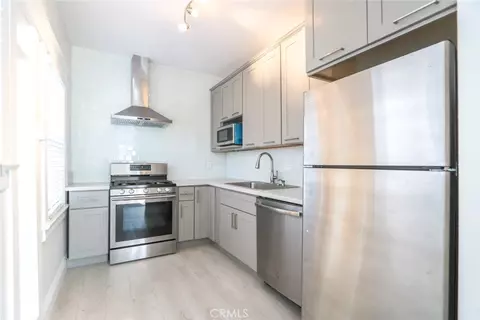 Kitchen - 328 W 8th St, Long Beach, CA 90813 photo 1 of 2