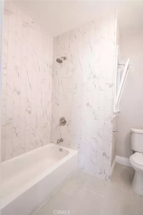 Bath - 328 W 8th St, Long Beach, CA 90813 photo 2 of 3