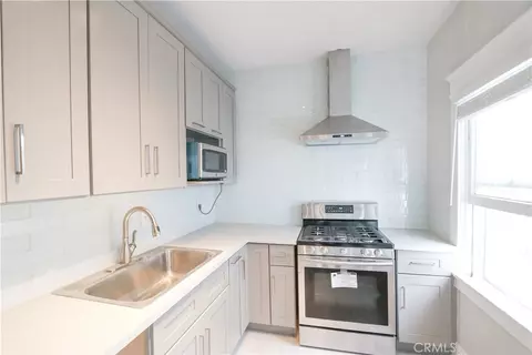Kitchen - 328 W 8th St, Long Beach, CA 90813 photo 2 of 2
