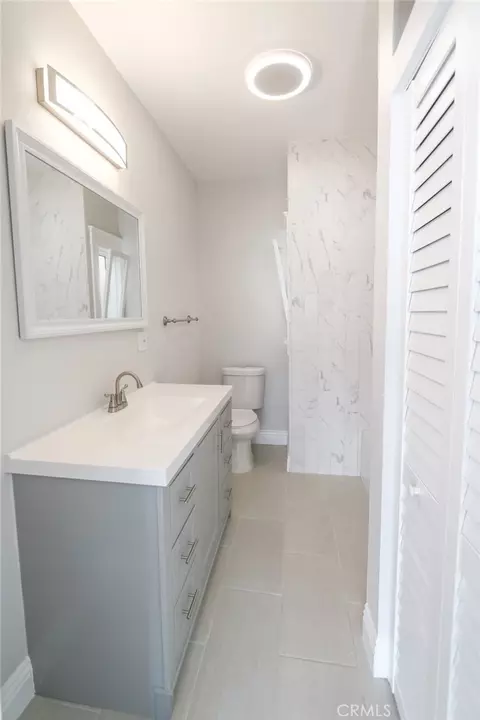 Bath - 328 W 8th St, Long Beach, CA 90813 photo 1 of 3