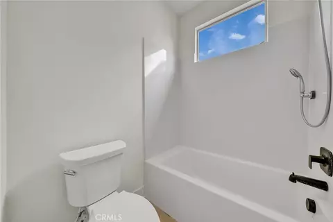 Bath - 366 Baluster, Irvine, CA 92618 photo 3 of 3