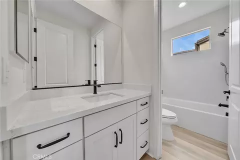 Bath - 366 Baluster, Irvine, CA 92618 photo 2 of 3